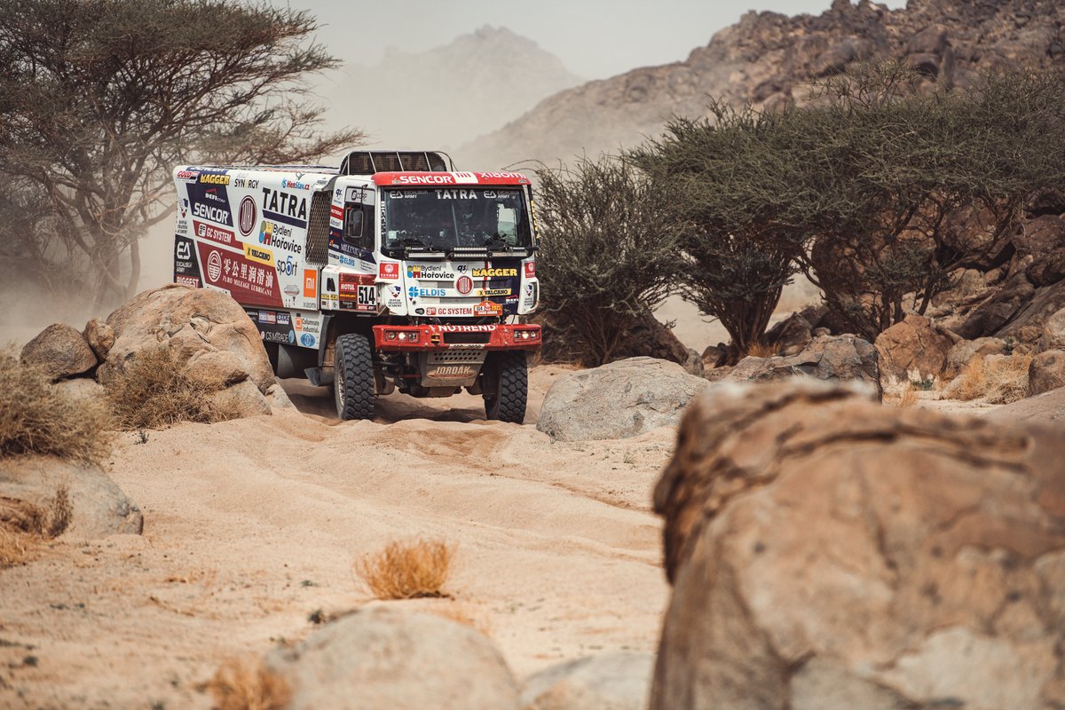 blog_senna's tweet photo. Resumen de la Etapa 12 del Rally @dakar en la categoría de camiones en @TruckRacing_es:
https://t.co/vlj8LovCtT
#Dakar2021 #RallyDakar #Dakar #Kamaz #Sotnikov #Macik #Mardeev #Shibalov #Loprais #Buggyra #Soltys #Casale #Juvanteny #Herrero #Kargínov
Foto de @buggyra_racing https://t.co/UPY8BzQPhc