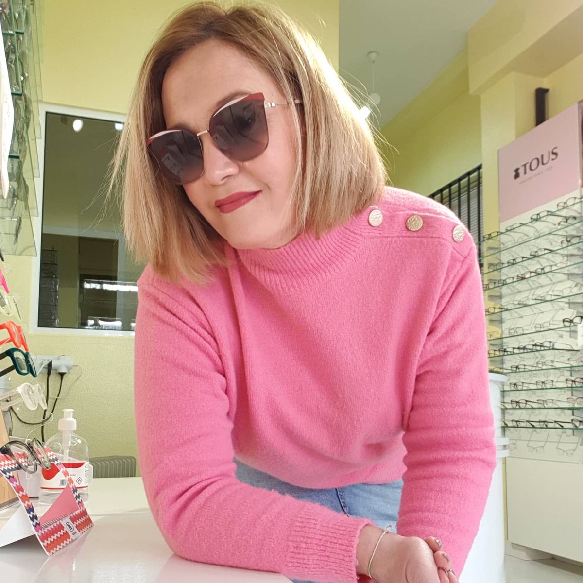 Arahalaldia's tweet photo. @OptivisionA 
Fin de semana ➕ganas de paseo ➕ solazo...➡️ #gafasbonitas para disfrutar a tope 🔝.
Gafas de sol 🕶: Carolina Herrera 
#Optivisionarahal https://t.co/W9067nlRiM