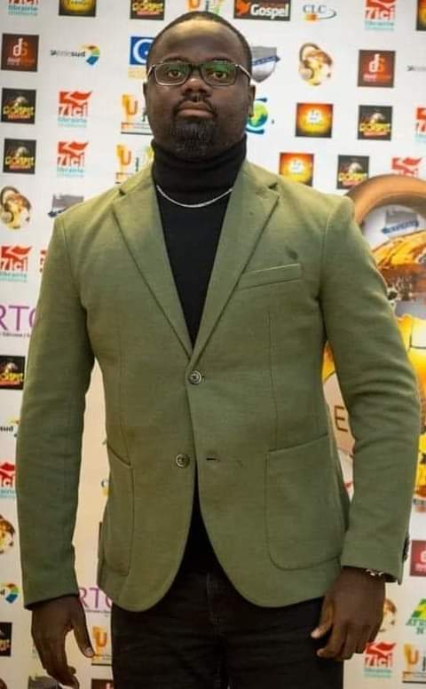 ZonePresse_'s tweet photo. [#People]
CHANTRE EXCELL : «Je ne vais jamais baisser mon pantalon ou vendre mon âme, J'ai compris qu'il faut parfois accepter de ne pas tout avoir et être patient pour ne pas perdre sa dignité. Chaque chose vient au moment prévu selon Dieu mais certains sont si pauvres car... https://t.co/xhVx9YBtE6