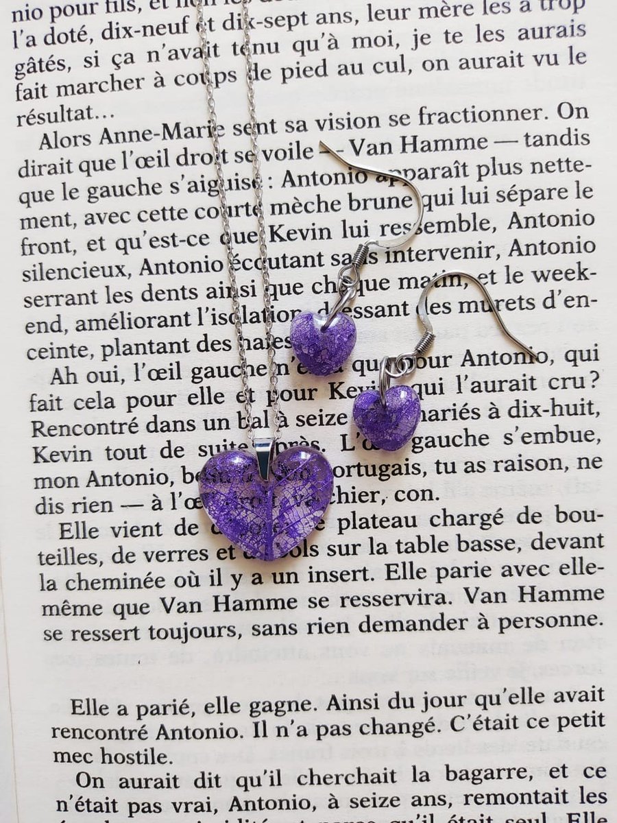na_lu132's tweet photo. Patrocinador 2:

@tulipanojoyeria Este juego es divino.

Ella realiza joyería con flores naturales 😍❤️. 

Hecho con hojas de Magnolia esquelitzada y posteriormente pigmentada https://t.co/ys69hlKyfy