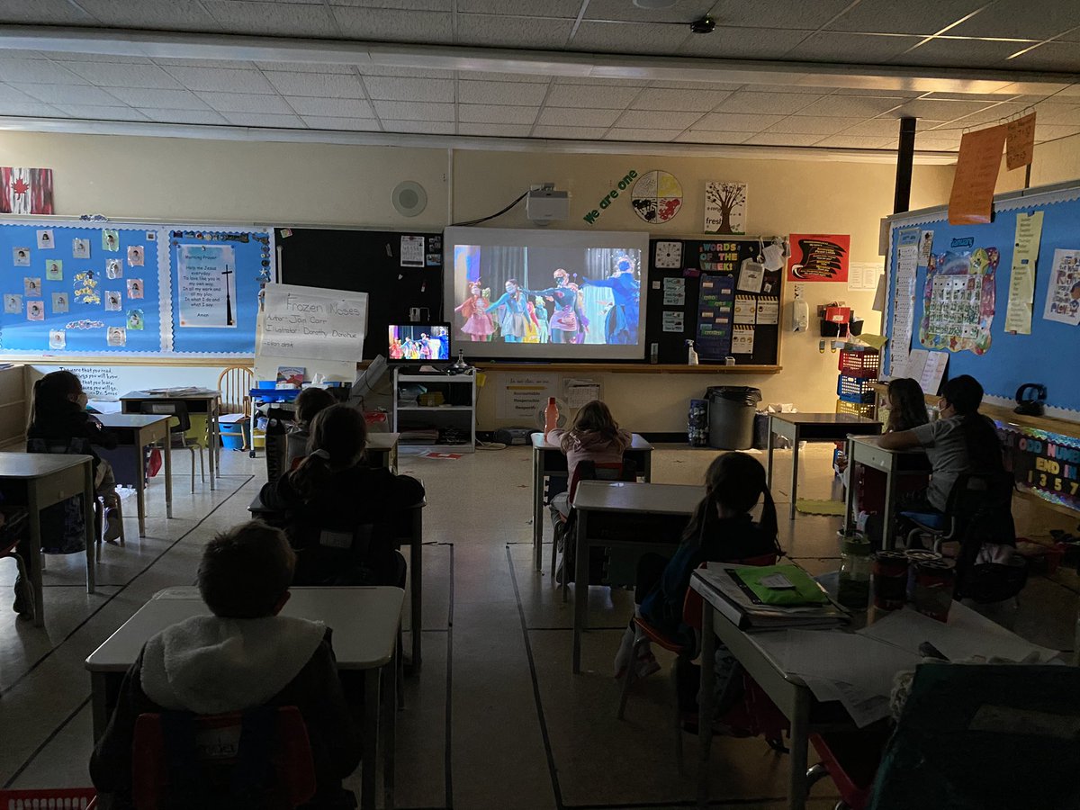 Mrs_Ps_class's tweet photo. Thank you @tbcschools_stpa for the awesome show. We loved it. So great to see some former Hornets. @tbc_schools @TBCDSB_Hornets https://t.co/8XHaFZrLqh