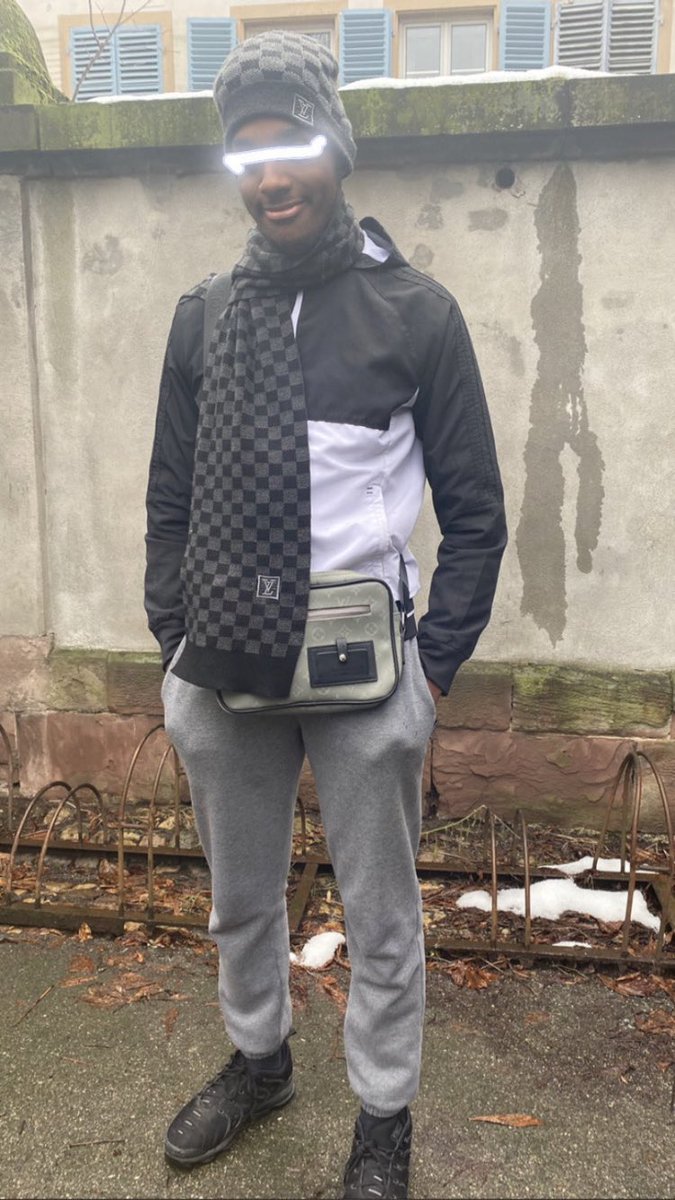 822_mitch's tweet image. « Ils vont fermer gucci fendi et Louis vuitton je veut m0urrir »