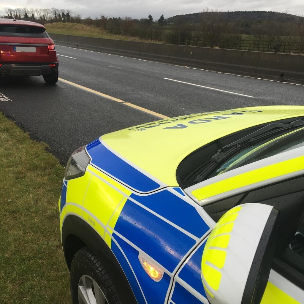 GardaTraffic's tweet image. Naas RPU detected an unaccompanied learner driver travelling at 173 KM/H in a 120 KM/H zone on the M9 in rain with a bald front tyre and an under-inflated rear tyre. 

3 passengers were in the vehicle.

The driver was charged with dangerous driving and
the vehicle impounded.