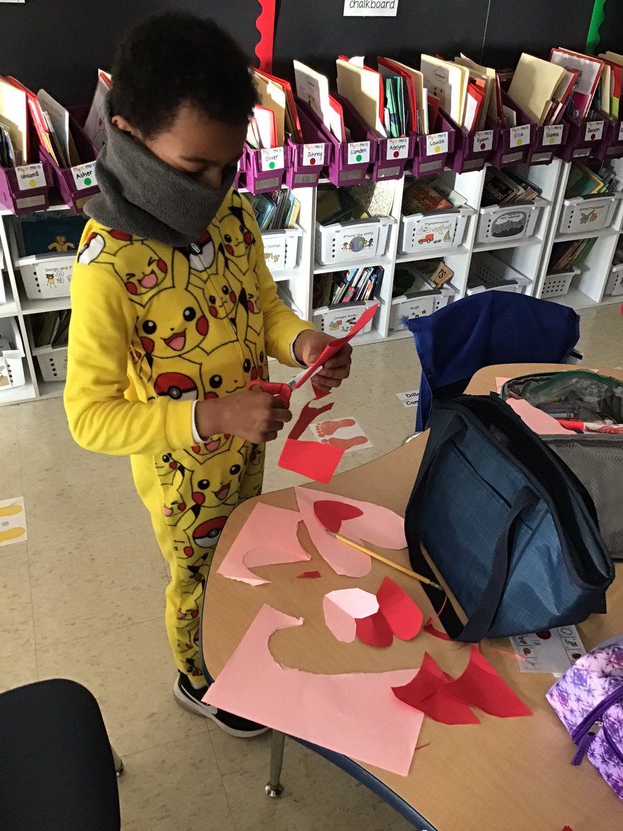 loadsoffunin121's tweet photo. Cutting hearts to hang in B1 next week... โค๏ธ๐ #persistencepower #finemotor #funfriday https://t.co/Z2NbrppaAC