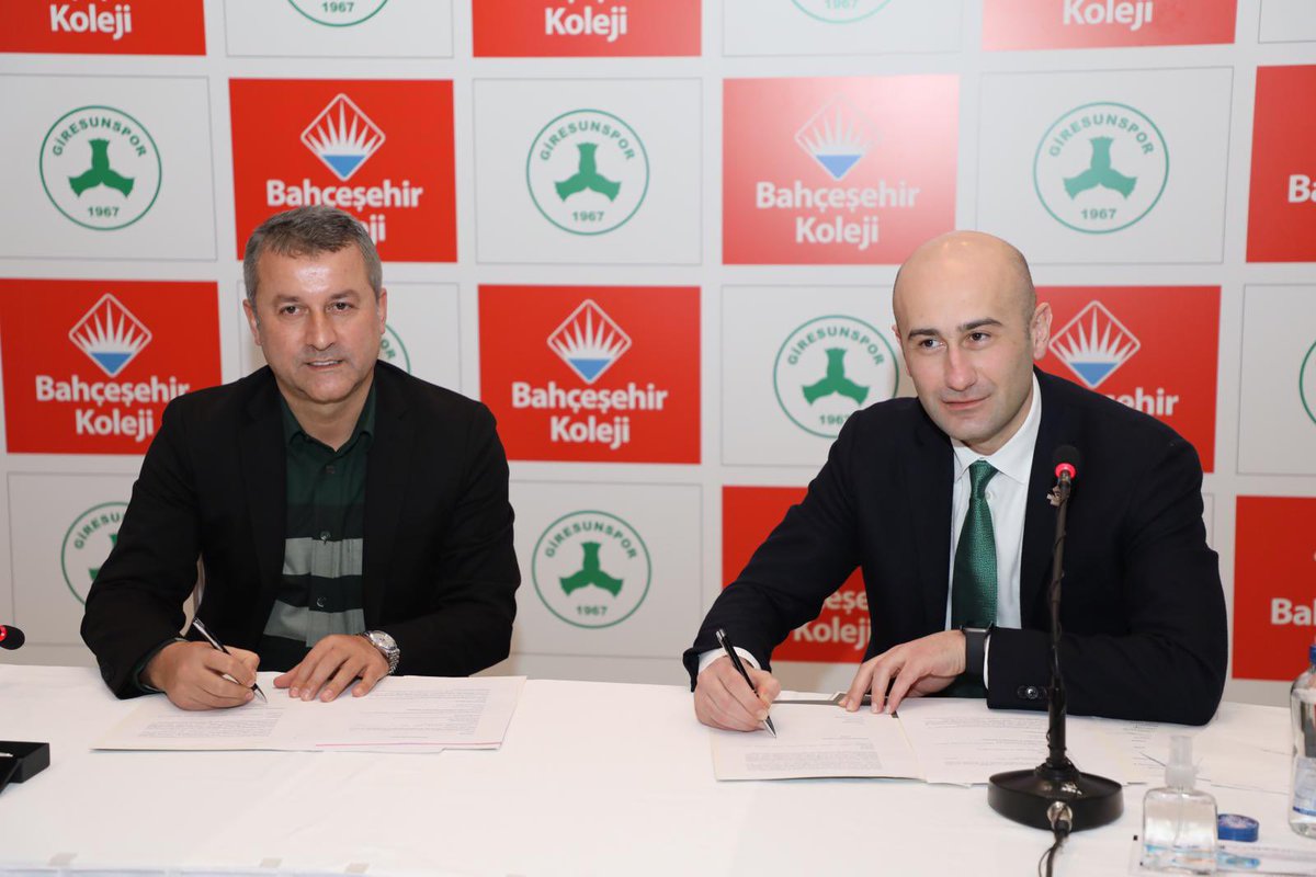 “Sporu ve sporcuyu desteklemeye devam eden Bahçeşehir Koleji Giresunspor’un yeni sponsoru oldu”

İmzalar, Bahçeşehir Koleji İcra Kurulu Başkanı Hüseyin Yücel ve Giresunspor Başkanı Hakan Karaahmet tarafından İzmir’de, Giresunspor-Menemen Belediyespor maçından hemen önce atıldı.