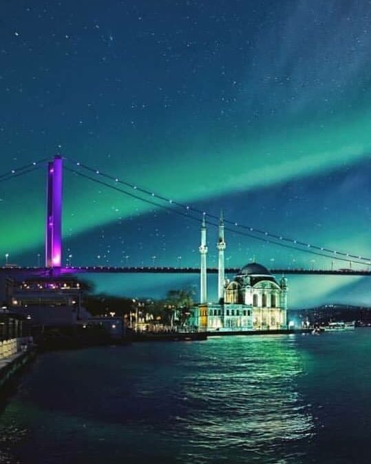 evrenseImerak's tweet image. Kuzey ışıkları İstanbul'da olsaydı.