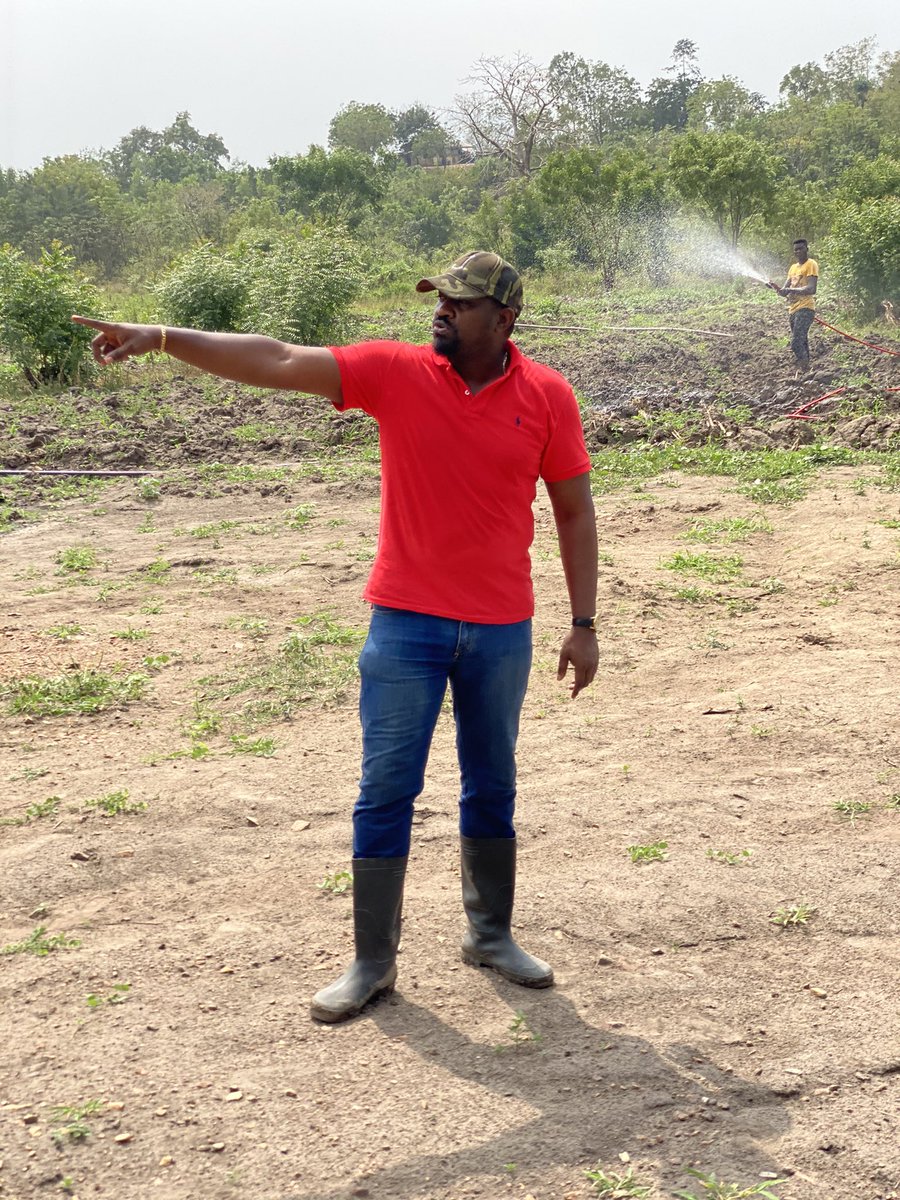 johndumelo's tweet photo. Explaining how the irrigation system on my farm works.....I love Agric! 🙏🏿 https://t.co/CMKLuHErgu