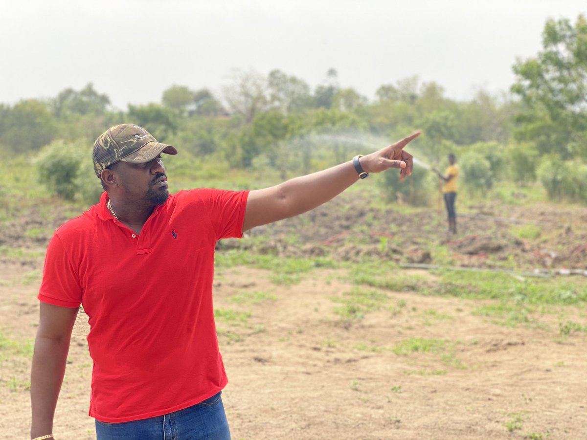 johndumelo's tweet photo. Explaining how the irrigation system on my farm works.....I love Agric! 🙏🏿 https://t.co/CMKLuHErgu