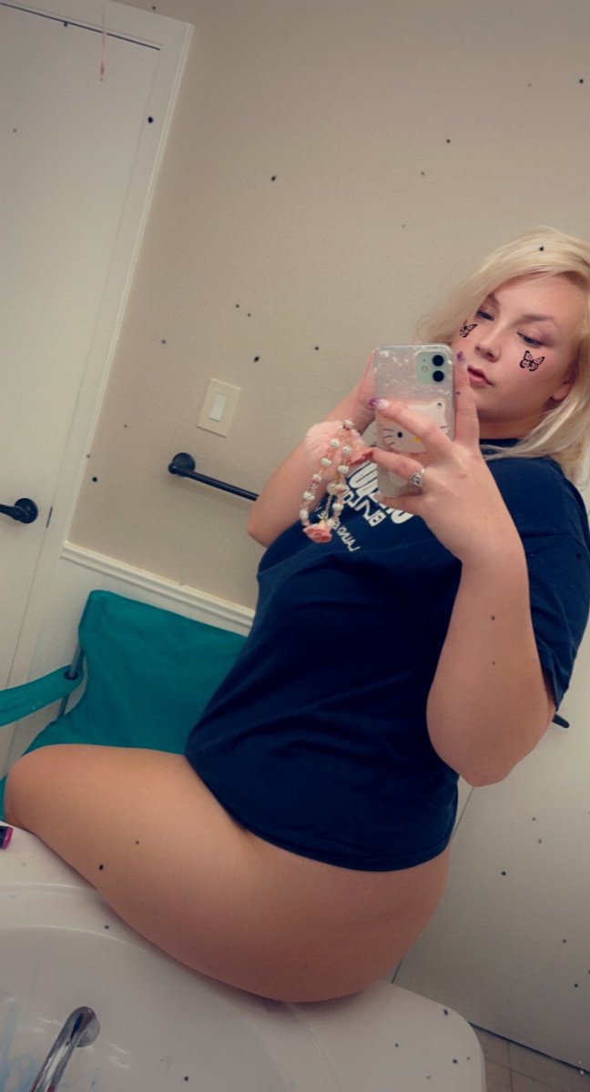 Submissedme's tweet photo. Guesss who back time to make this thick ass bag mommy���🖤💕🌸
ONLY FANS is back in action! 
🌸🌸comment fave dirty emoji and say done🌸🌸 every comment gets follow for follow Mehh🌸🌸 #bigbootiebitches #thick #MILF https://t.co/W6riuCSR78