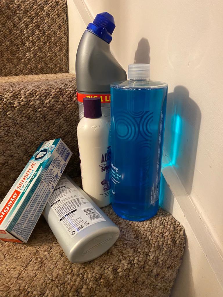 So items that need running upstairs get left here when doing the big unpack from the shops. Has anyone in the world ever created a child that actually picks them up without being asked or do they just glide past them on their 1000 journeys up and down 🙈😂🙈
#AskingForAFriend 😉