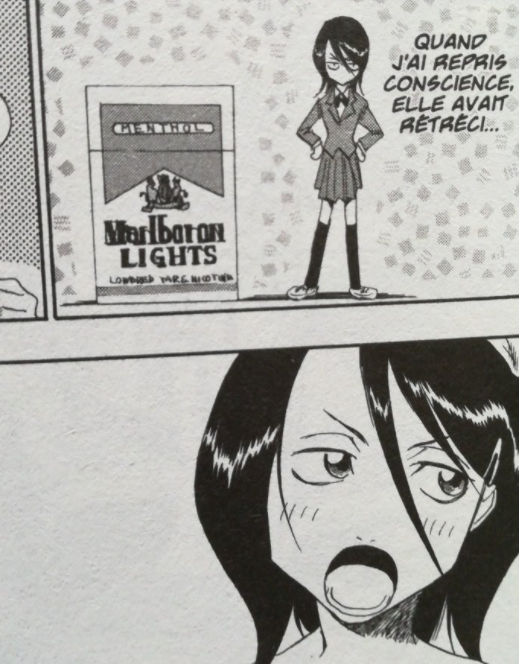 La perte des pouvoirs de Rukia fait qu'elle a rétréci et n'est pas dans son kimono blanc.