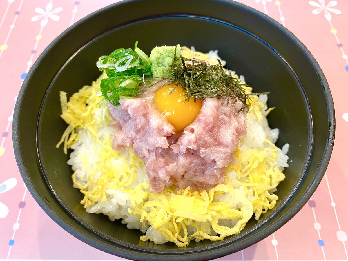 sanyouso's tweet photo. TOSSA竜テラスにて2月中旬より新メニューがスタート😍
本日の特集は「丼」
・鮪ネギトロ丼 ¥770
・生シラス丼 ¥770
・日戻りカツオの山かけ丼 ¥1210
・小海老かき揚げ丼 ¥880
の4品です💫
高知県の豊富な食材を使った食欲そそる丼メシ🤤
温泉で身体を癒した後は、レストランで胃袋を満たして下さいね😉 https://t.co/5MZZ1JXmpM
