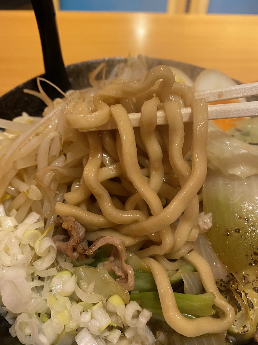 eiji_wks's tweet photo. らーめん橋本食堂 子安本店さん@5NY0FOAARQMFh6Q のラム肉ラーメン！やたらちゃんとジンギスカンラーメンになってるな〜と思ってお店の方とお話ししたら、お二人とも北海道ご出身でした！納得！僭越ながら、「もう少し甘い方がいいんでない？」とアドバイスさせて頂きました（笑）また行きます！ https://t.co/ljbcwcCoUk