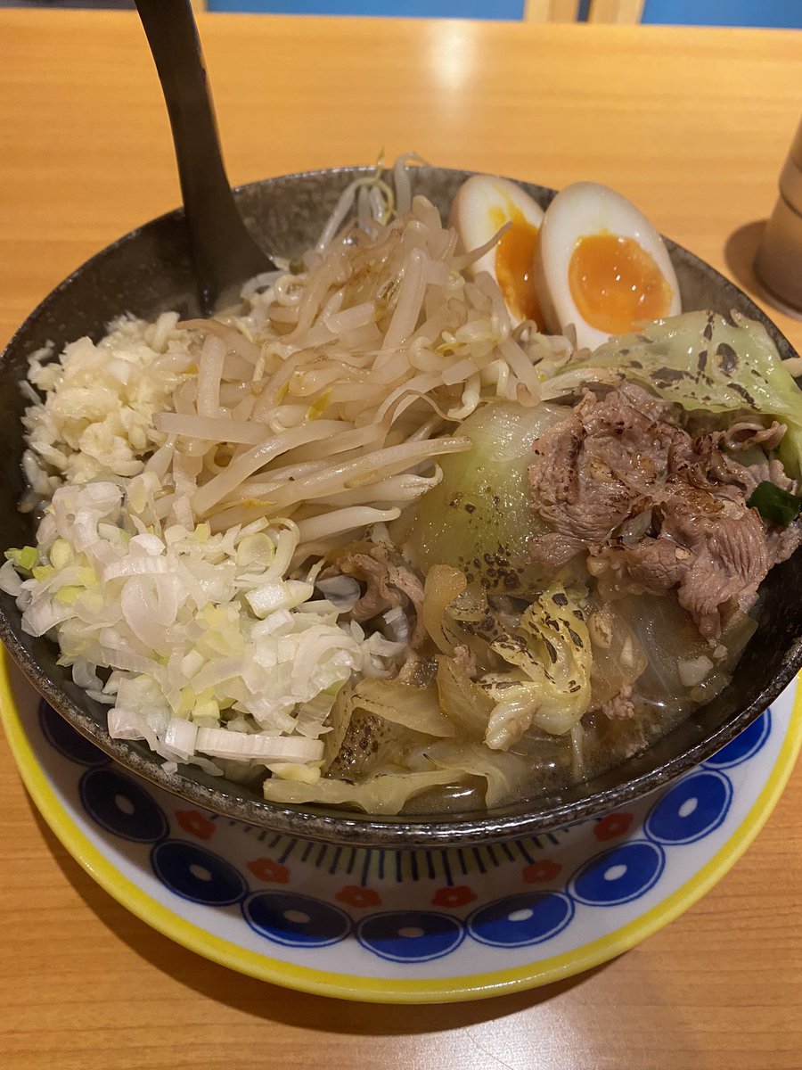 eiji_wks's tweet photo. らーめん橋本食堂 子安本店さん@5NY0FOAARQMFh6Q のラム肉ラーメン！やたらちゃんとジンギスカンラーメンになってるな〜と思ってお店の方とお話ししたら、お二人とも北海道ご出身でした！納得！僭越ながら、「もう少し甘い方がいいんでない？」とアドバイスさせて頂きました（笑）また行きます！ https://t.co/ljbcwcCoUk