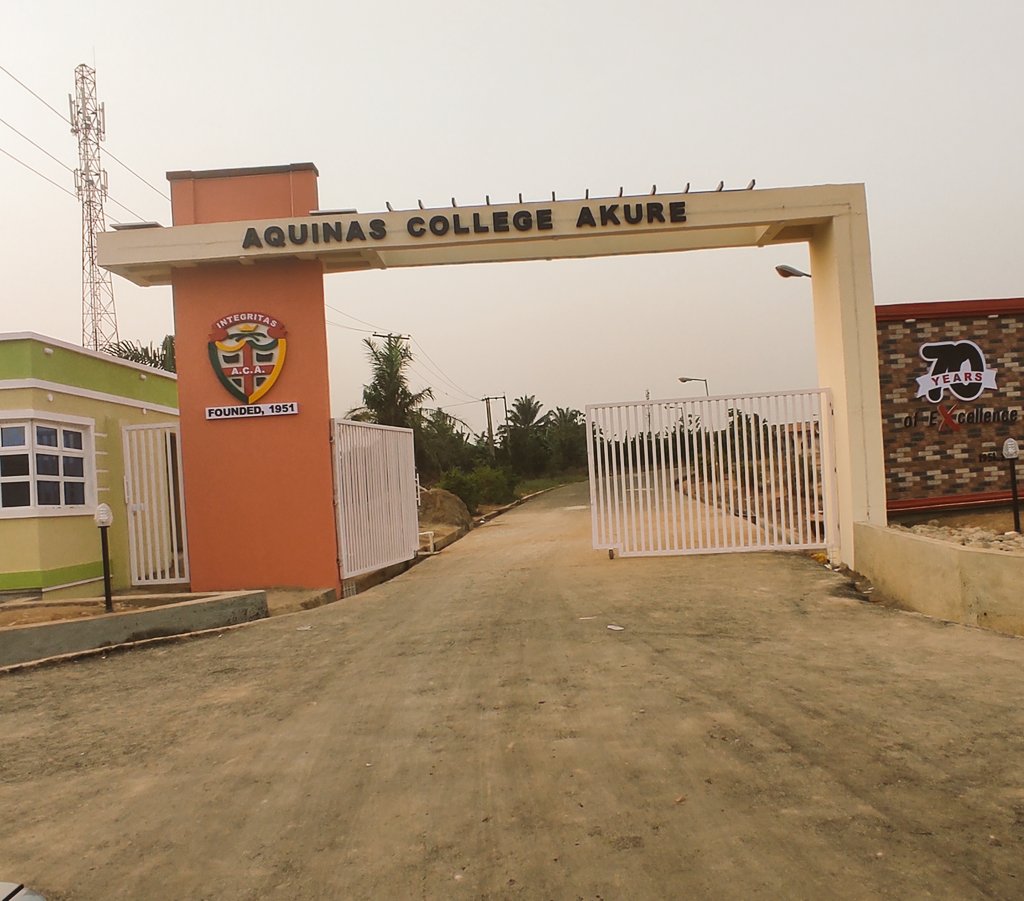 Victor_rodiya's tweet photo. 70 YEARS OF EXCELLENCE๐.
I got to know the great story of Bishop St Thomas Aquinas after graduating though.
But Aquinas never left us the same way. There's this aura of God & possibility Mentality deposited still.
#Aquinascollegeakure #ACA #ACAOSA #ACAat70 https://t.co/45KeBdFHOx