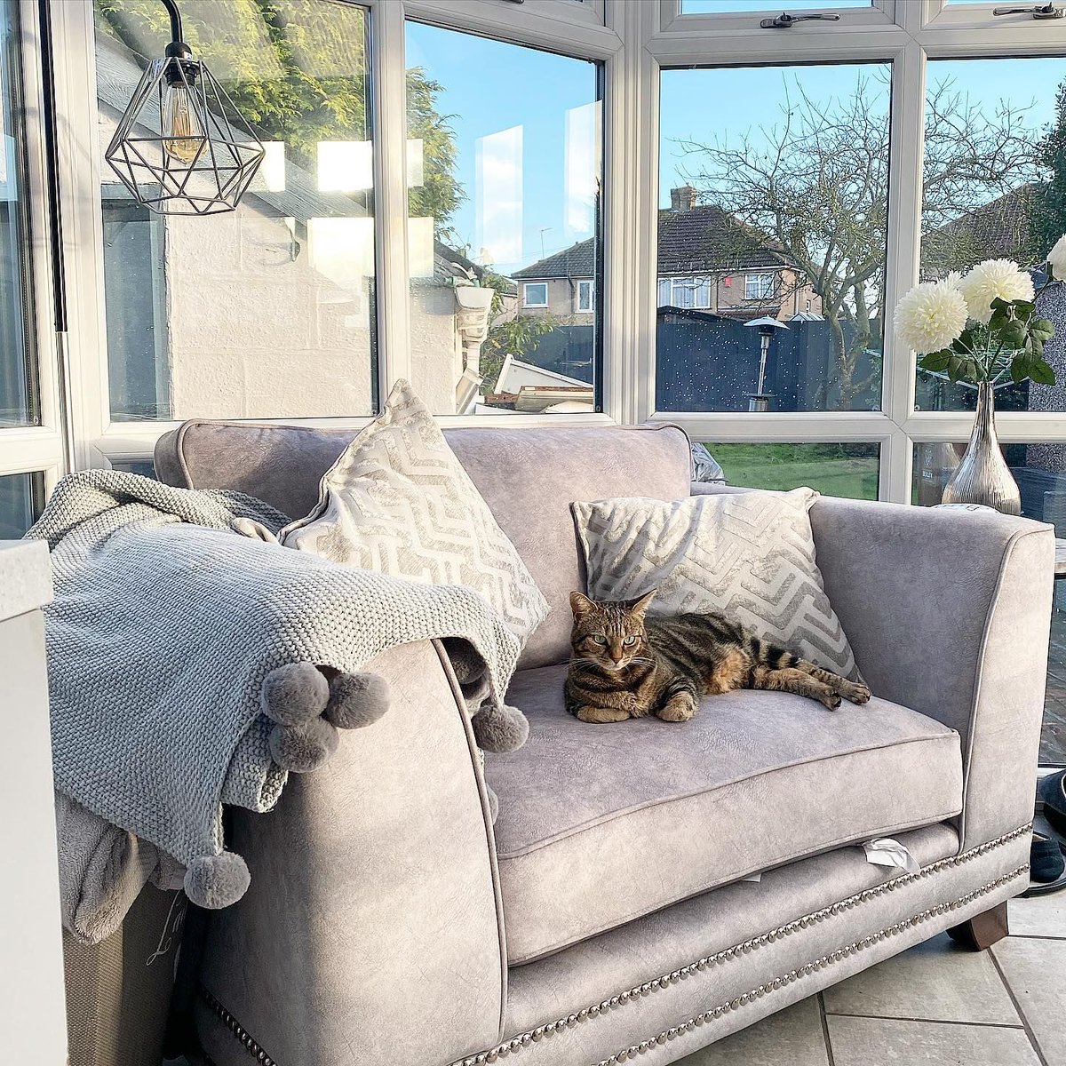 poltronesofa_uk's tweet photo. Saturday plans.
📷 @hillside_house_ #myscshome
🛋 Featuring the Andreas Snuggler Chair (🐱 model optional)
#scssofas #scs #andreassofarange https://t.co/IqXyp2I412