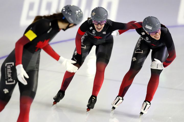 AllSportSnapper's tweet photo. @ISU_Speed #WorldCup action in the home of skating, @Thialf. 1st one with @TheNZTeam skaters I'm very happy with. #PeterMichael #JoshWhyte #KierrynHughes @GettySport. Nice celebration from @IvanieB too! https://t.co/Rj1Us6boeL