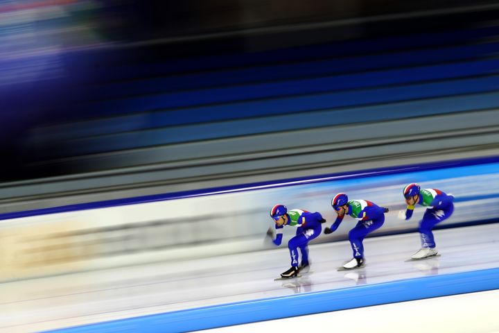 AllSportSnapper's tweet photo. @ISU_Speed #WorldCup action in the home of skating, @Thialf. 1st one with @TheNZTeam skaters I'm very happy with. #PeterMichael #JoshWhyte #KierrynHughes @GettySport. Nice celebration from @IvanieB too! https://t.co/Rj1Us6boeL