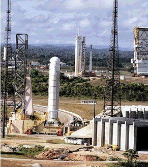 DutchSpace's tweet photo. Request, does anyone have this rather unique photo of both Ariane 5 and Ariane 4 in one photo, in high resolution ? (November 1999 Ariane 5 V119 and Ariane 4 V124 ) @CNES @Arianespace #V119 #V124 #Ariane5 #Ariane4 #ELA2 #ELA3 https://t.co/FycCyGndWE