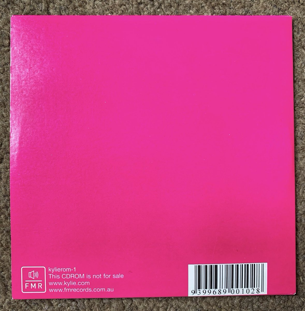 spjury's tweet image. #KylieMinogue 2001 CD ROM. I picked this up in Brisbane on the eve of Kylie’s On A Night Like This tour.  It was given away free with the purchase of Light Years Tour Edition CD which had been released a few days earlier. #RareCD #PromoCD #CDROM #OnANightLikeThisTour 💿💻📸🥰