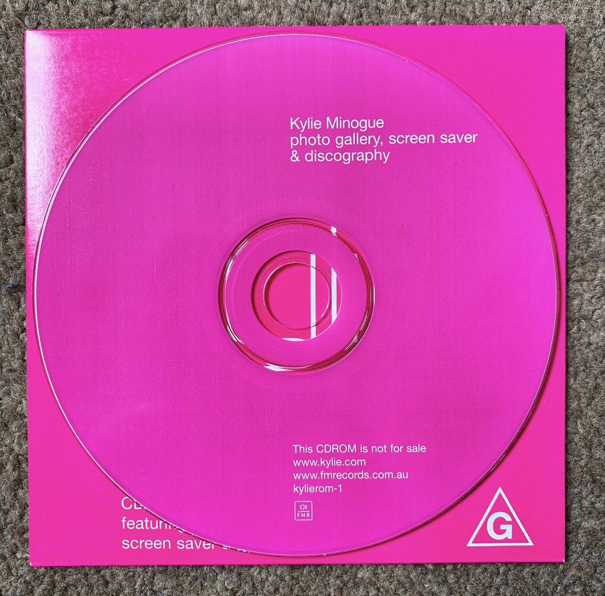 spjury's tweet image. #KylieMinogue 2001 CD ROM. I picked this up in Brisbane on the eve of Kylie’s On A Night Like This tour.  It was given away free with the purchase of Light Years Tour Edition CD which had been released a few days earlier. #RareCD #PromoCD #CDROM #OnANightLikeThisTour 💿💻📸🥰