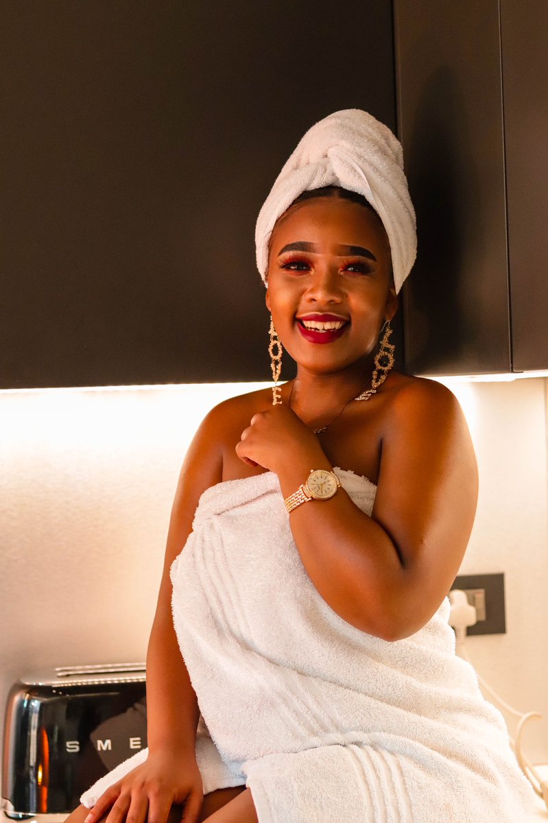 N8Graphixs's tweet image. I saw her in the kitchen Tryna make coffee and I had to take some photos 😍✨