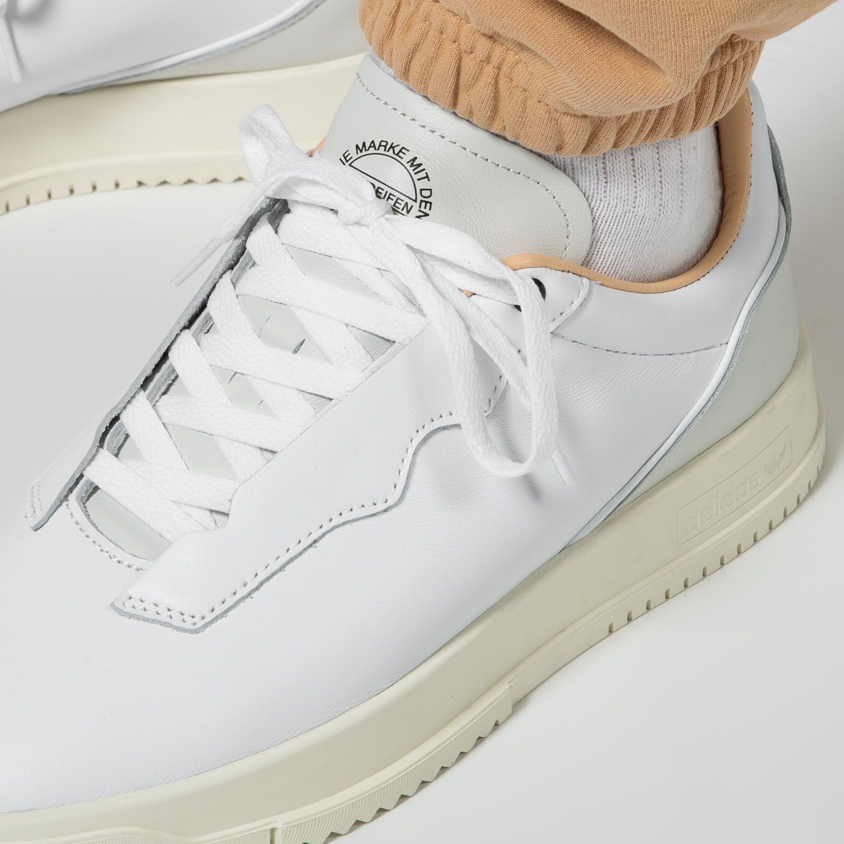 Titolo on X go minimalistic with these adidas SuperCourt Premium they add up the best of the brand s court archive all in one streamlined silhouette. Don t sleep on these