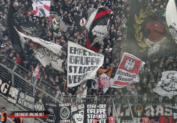 KindOmen's tweet photo. Na dann #aufjetzt SGE.. 🦅 #SCEBSC ...auf das wir bald wieder so zusammen stehen werden. Skol! ⚔️ https://t.co/VG0EHtRFud