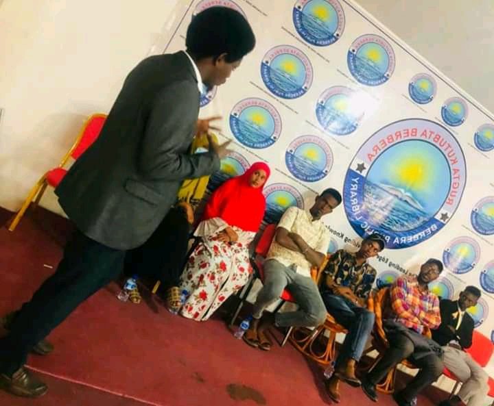 BerberaPublic's tweet photo. Waxa Rugta  Kutubta Akhriska ee @BerberaPublic Library nagu soo booqday qaar ka mida Guddida Dhismaha iyo Guddida Buuggaag-ururinta Maktabadda Qaranka ee Gabiley.
Kulankan ayay ujeeddadiisa weyni ahayd aqoonwadaag dhanka maamulka iyo horumarinta ah. https://t.co/EYhlMkyghb