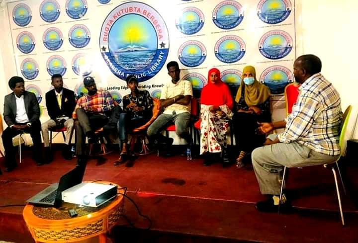 BerberaPublic's tweet photo. Waxa Rugta  Kutubta Akhriska ee @BerberaPublic Library nagu soo booqday qaar ka mida Guddida Dhismaha iyo Guddida Buuggaag-ururinta Maktabadda Qaranka ee Gabiley.
Kulankan ayay ujeeddadiisa weyni ahayd aqoonwadaag dhanka maamulka iyo horumarinta ah. https://t.co/EYhlMkyghb