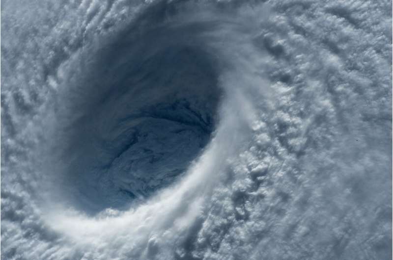 discoverbermuda's tweet photo. Storm batters Bermuda, forces cancelation of flights

A heavy winter storm battered Bermuda on Thursday, forcing the British territory to cancel some flights and close schools early.

https://t.co/LxSgyeOaNK https://t.co/hzd439qpAu