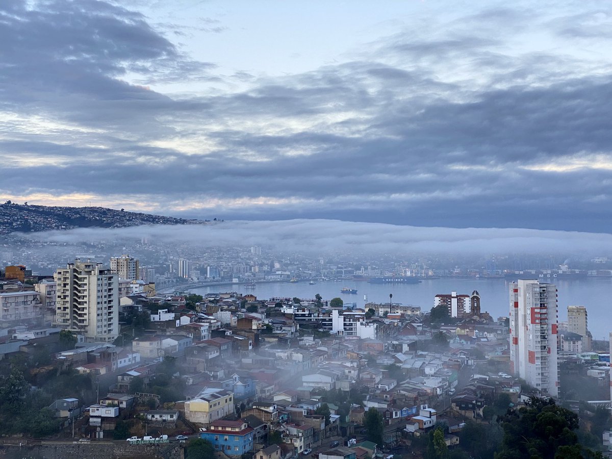 apuntesyviajes's tweet photo. Tras una noche de #Lluvia así amanece #Valparaíso ⛅️🚎 #FelizSábado 🙌🏼 https://t.co/wLntrzxZHI