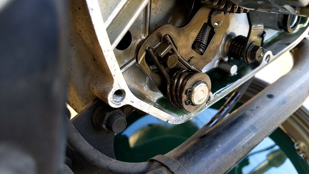 たなパパ ん どなたか教えて下さい エストレヤ なんですが シフトアップは問題無し シフトダウン のみ出来ない時が多々あるのです 本日 クラッチ交換し シフトチェンジリターンスプリングも交換 なんでだろ