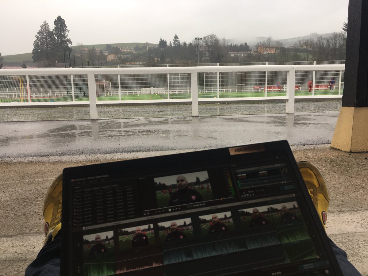 EDWARDJAY73's tweet photo. La @coupedefrance repart ce week-end... @RMCsport 
@BFMLyon repart en reportage.... 3 mois d attente mais le plaisir de jouer un match « historique » reste! À suivre avec @jerome_jarny !
Clin d’œil  @amplepuisien  @CorentinTolisso https://t.co/TmhM1iVAwV