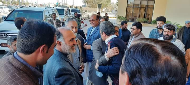 ANPMarkaz's tweet photo. عوامی نیشنل پارٹی کے مرکزی سینئر نائب صدر امیرحیدر خان ہوتی اور مرکزی سیکرٹری جنرل میاں افتخارحسین دورہ کوئٹہ مکمل ہونے کے بعد واپس روانہ۔ اے این پی بلوچستان کے صدر اصغرخان اچکزئی اور دوسرے رہنماؤں نے انہیں رخصت کیا۔
#ANP | #ANPBalochistan https://t.co/qcoRIK7CZH