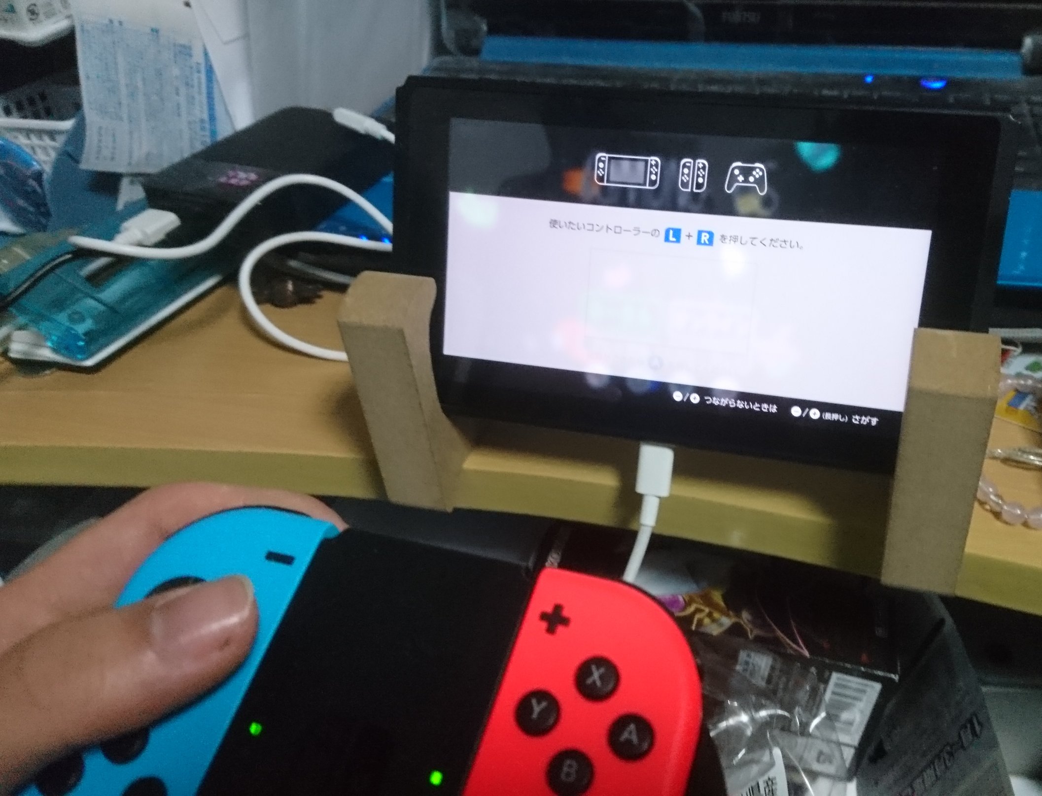 チーノ Cino 100均にあるffがswitchを置くのに丁度良い 充電ケーブルを差したままでゲームも出来る T Co Mtgujgalke Twitter