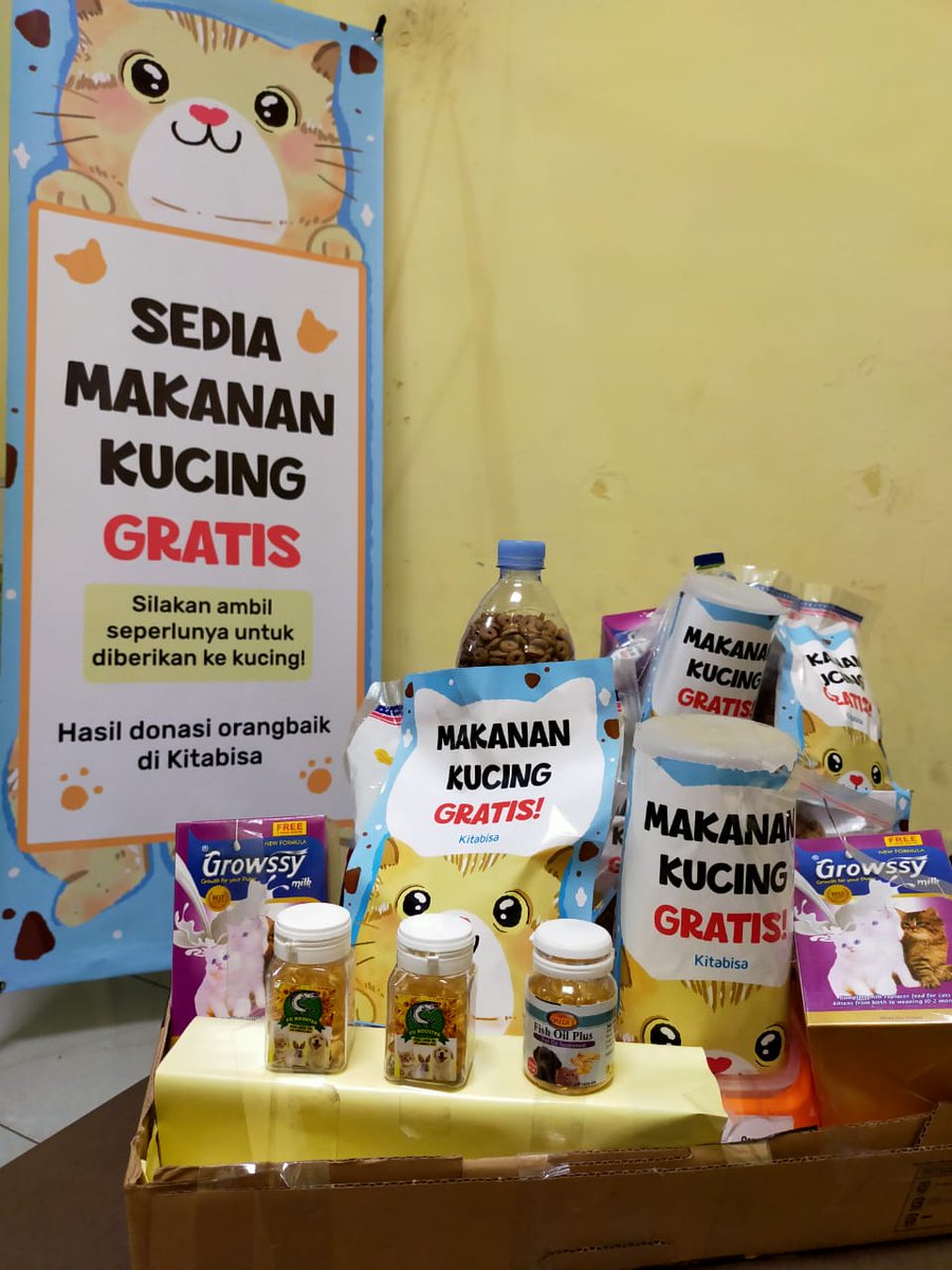 kitabisacom's tweet photo. Masih banyak orang sayang kucing jalanan 😺💙

Jujur sedih banget pas kemaren baca cerita kucing dijagal di Medan. Tapi, ternyata di Medan yang sayang sama kucing jauh lebih banyak. Kayak temen-temen Elsaka yang hari ini siapin pakan kucing gratis buat dibagiin di jalan. https://t.co/tiy0BPzF0E