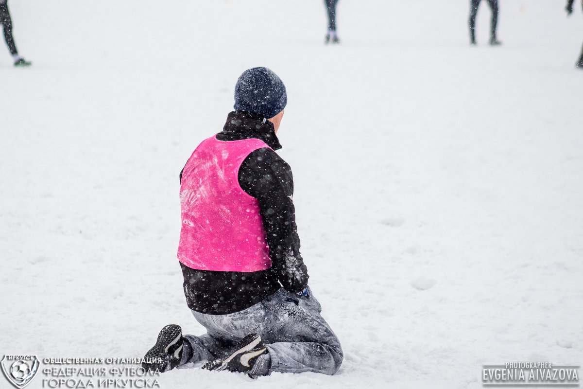 FootballSiberia's tweet photo. when you lost the ball in the snow https://t.co/P7rhazXLRZ