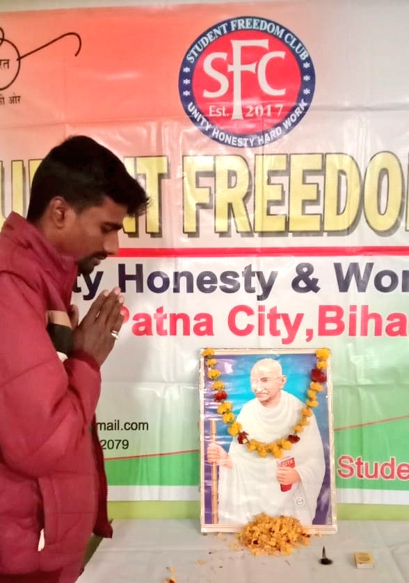 AshwaniKrSFC's tweet photo. आज @Sfc4India के द्वारा राष्ट्रपिता महात्मा गांधी जी की 73वी पुण्यतिथि कार्यक्रम में शामिल हुआ।
हे राम!!
#MahatmaGandhi
#studentfreedomclub
#महात्मा https://t.co/5xFqHUmyTp