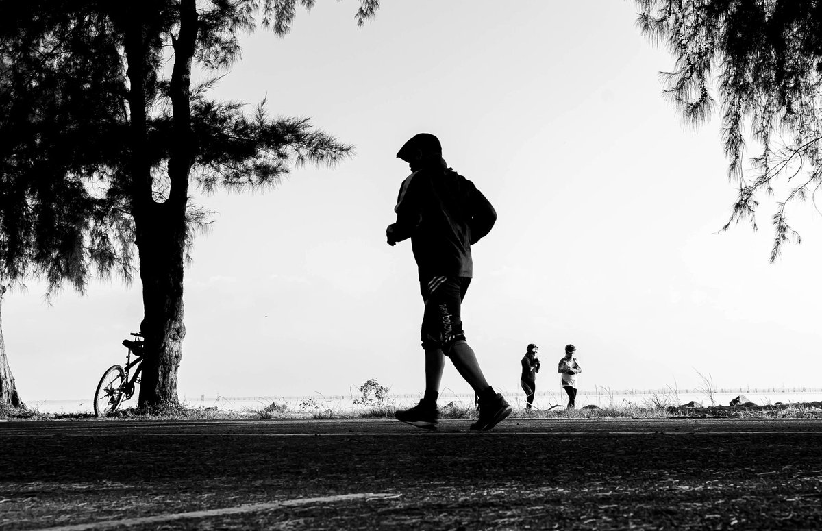 NavarachThipma1's tweet photo. #streetphotography #street #streetphoto #StreetStyle #bnw_captures #bnw #blackandwhite #bnwphotography #blackandwhitephotography https://t.co/zFj3aIOKLD