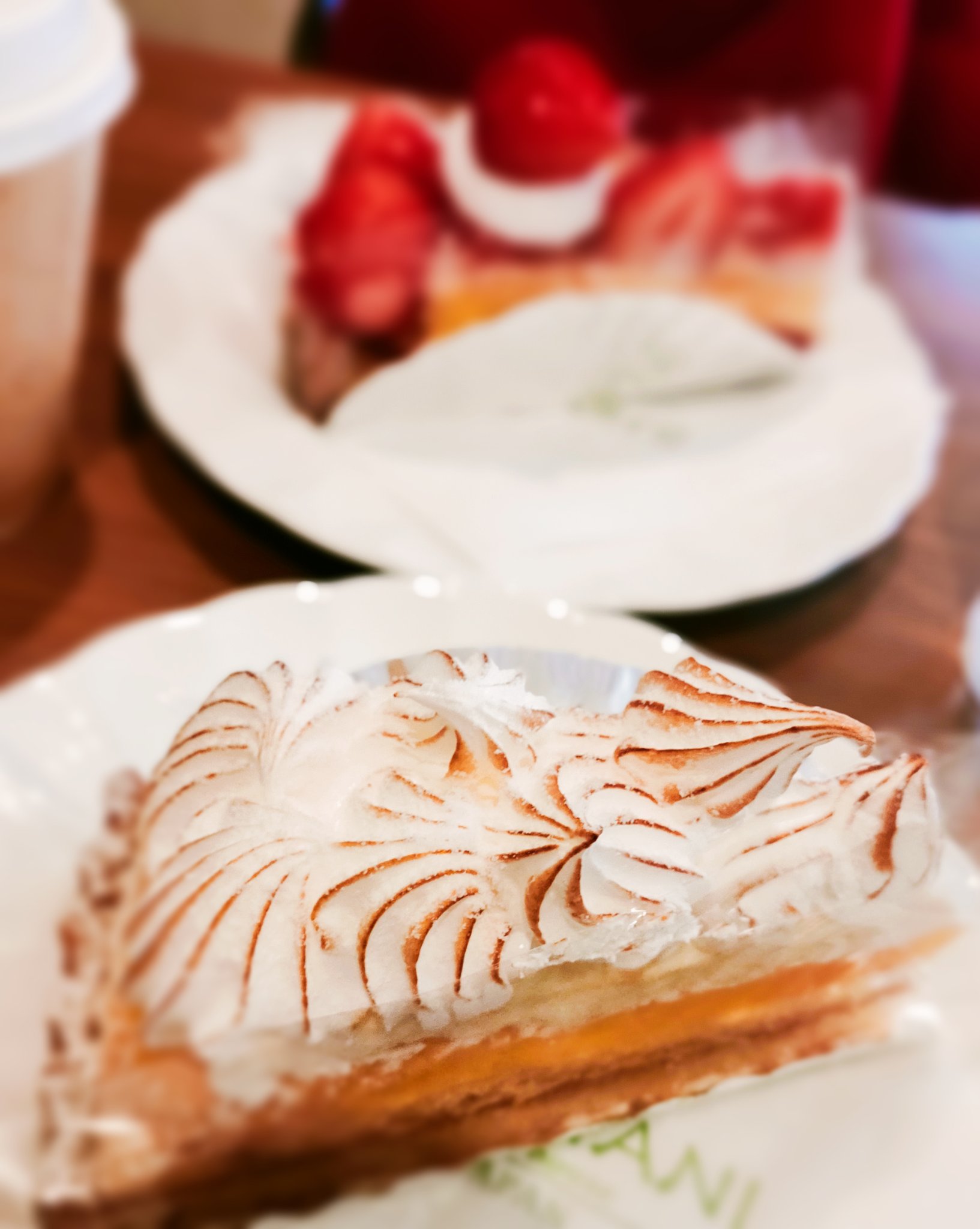 Chisa 水から 自ら キレイにsyf レッスン後 同期のnon先生と合流して ランチとケーキ屋さん2軒をハシゴ 何故ならタルト専門店の先に 姉妹店のロールケーキ専門店ができていたから 幸せな時間でした さぁ 運動運動 塚口グルメ 塚口タント