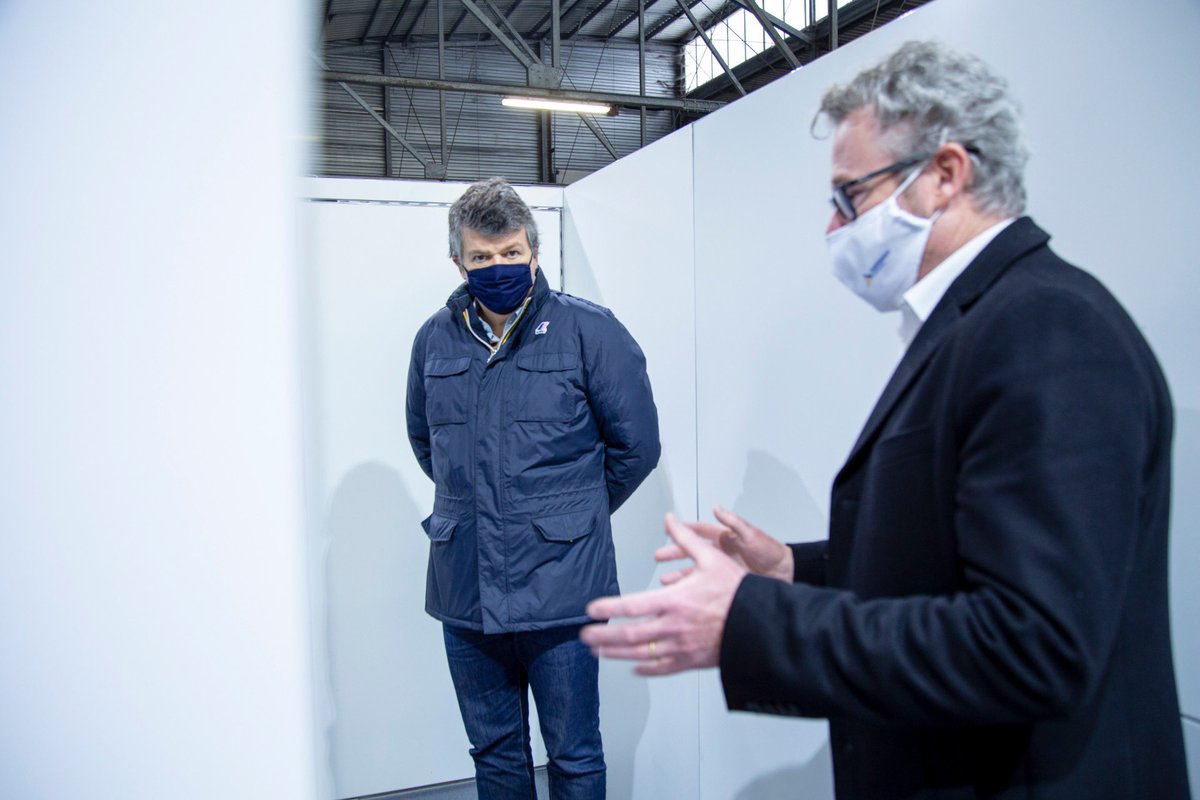 BartSomers's tweet photo. In de vroegere Witloofveiling van Kampenhout werkten niet minder dan 6 gemeenten en 2 eerstelijnszones samen aan de uitbouw van een vaccinatiecentrum. #samenwerking https://t.co/NO8b8Tk4WN