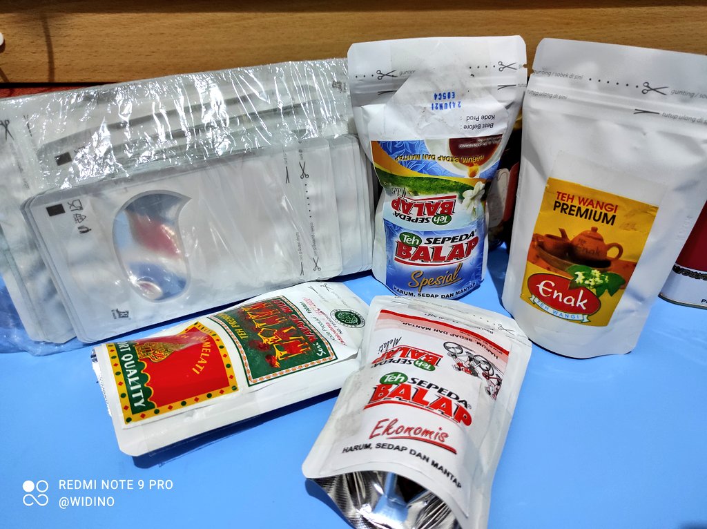 Buat yg tanya gimana supaya tehnya tetep terjaga. Ini tips dari gw:Setelah dibuka dari kemasan kertas, tehnya dimasukin ke pouch yg ada zippernya, tutup rapat. Kertasnya bisa ditempel ke pouch buat bedain. Pouchnya bs beli di shopee harganya 600an/pcs.