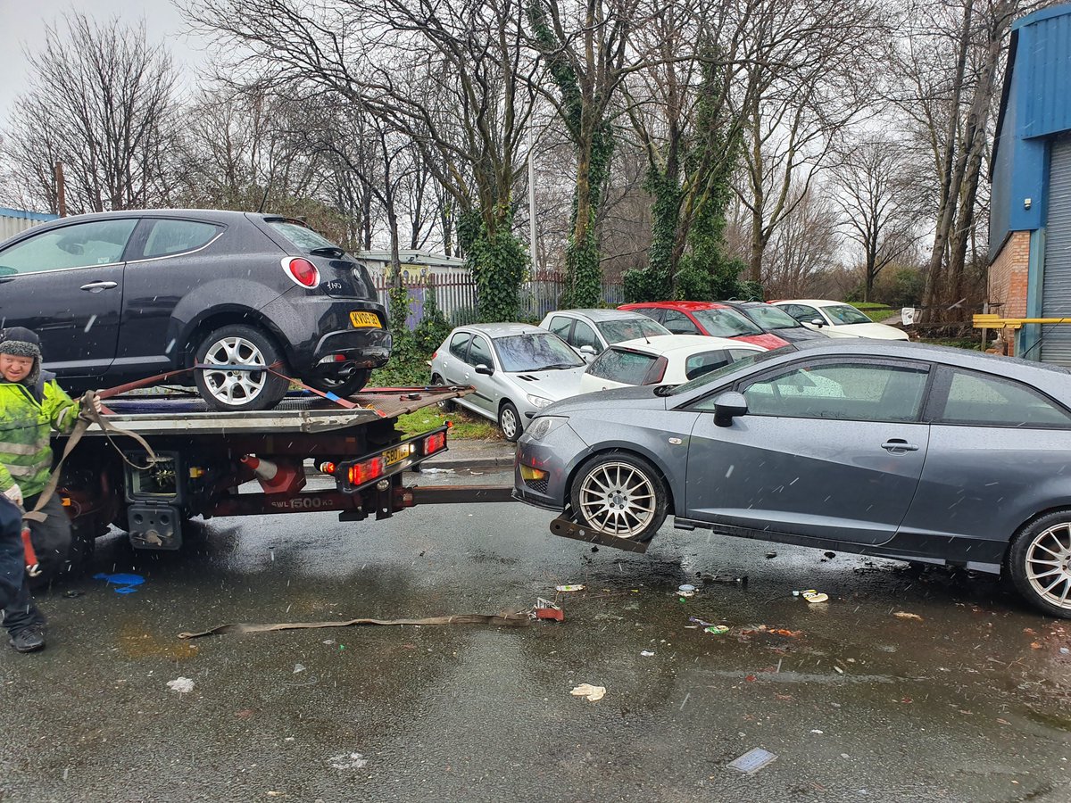 YardleyWMP's tweet photo. After lots of complaints from residents of Manor Farm Road,
Officers have recovered these untaxed vehicles for no tax #snowlydoesit #3sofar https://t.co/edJmhVbNC4