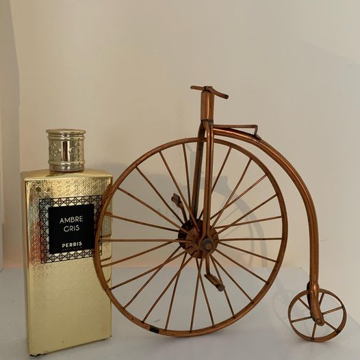 rosinaperfumery's tweet photo. Click Away shopping 🛍 
Μπορείτε να κάνετε τις αγορές σας με ραντεβού στο κατάστημα μας στην Γλυφάδα με το click away 
Μπορείτε να τα παραγγείλετε μέσω τηλεφώνου 2130232875 &amp; 6948273523 ή από το e-shop με το
*Click Away* 
https://t.co/v9vZUMvqWi
#rosinaperfumery https://t.co/wmj747Y5Ib