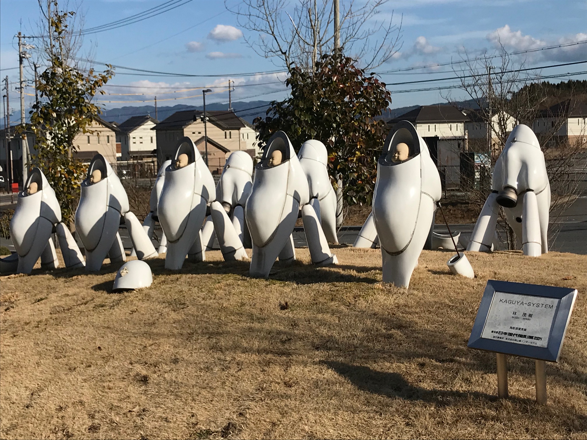 おりべネットワーク 現在おりべ12chで放送中の 謎の建造物大調査 土岐市編 では 土岐プレミアムアウトレット周辺のオブジェを調査しています これらのオブジェはなぜ作られたのかな 正解は番組を見てネ おりべチャンネル 土岐市 土岐