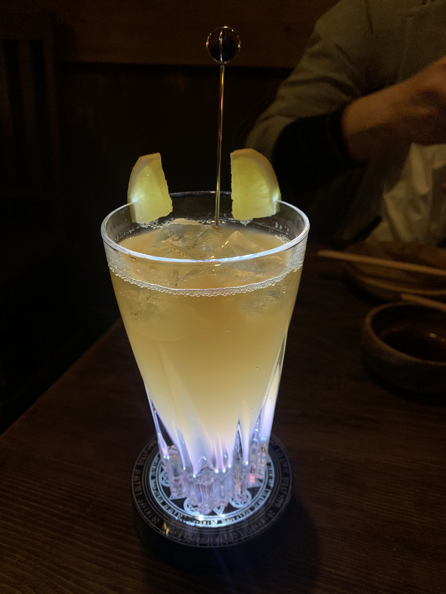 もいもい 初代闘神バサラ兄様のイメージカクテルを作っていただきました さっぱりとしていながら華やかなイケメンの味がしました ピンと立ったお耳も ごちそうさまでした バッカニア池袋 T Co Dlcqfa3wch Twitter