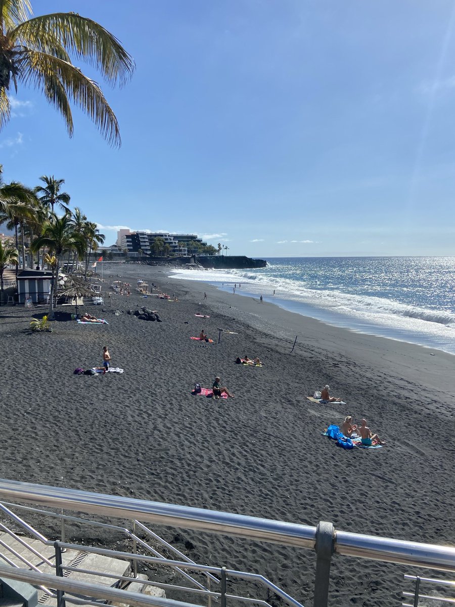 Si , si , ese es nuestro pedazo #hotel <a href="/solbymelia/">solbymelia</a> #LaPalma @canarias_es <a href="/isladelapalma/">Isla de La Palma</a> <a href="/MeliaHotelsInt/">Meliá Hotels International</a> #meliaspain .
Vete haciendo planes !!