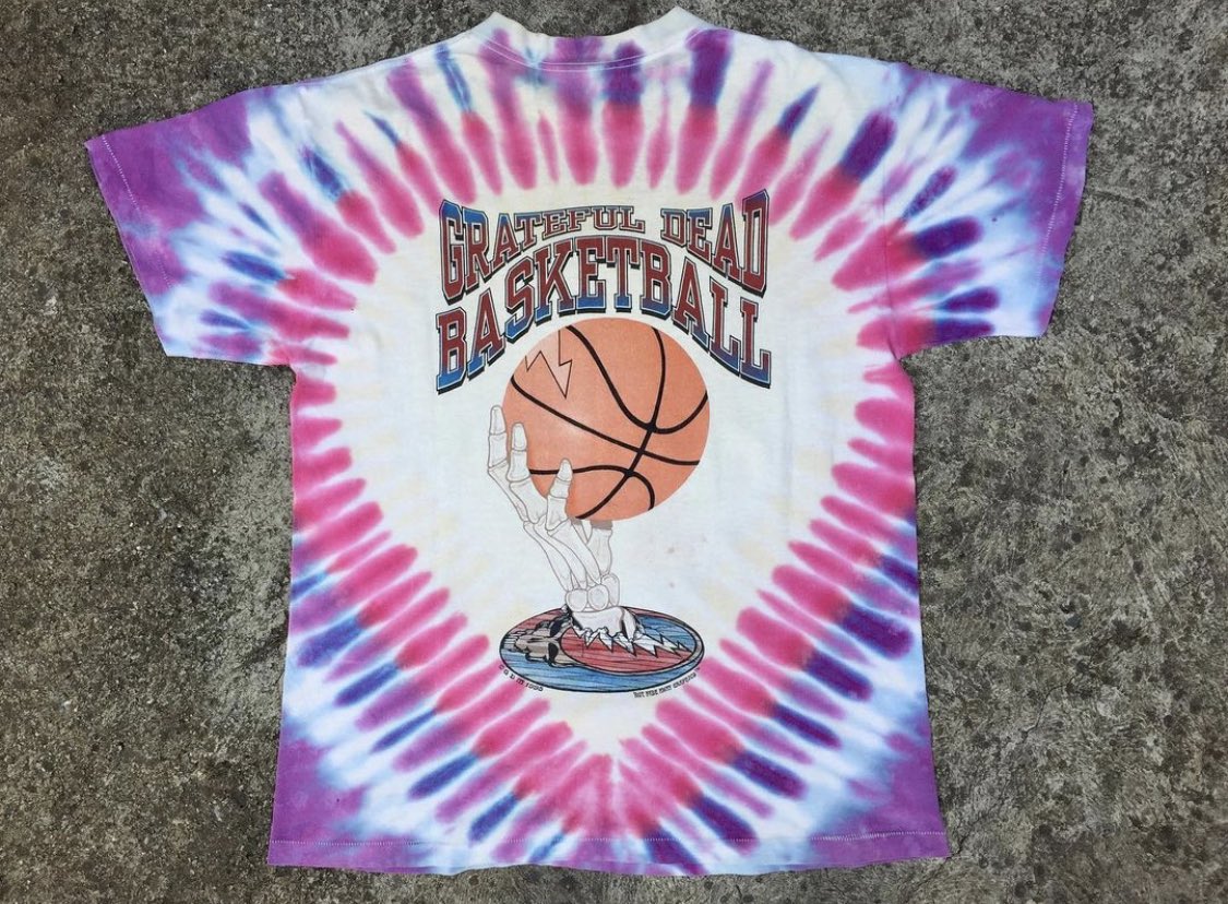 GratefulDeadHub's tweet photo. ~VINTAGE SHIRT OF THE DAY~ #vintage 1995 @GratefulDead Basketball. @liquidbluetees #HratefulDeadSub #GrayefulDead #Notfadeawayproduction #t_shirt1536 https://t.co/EJXEGSaNHw