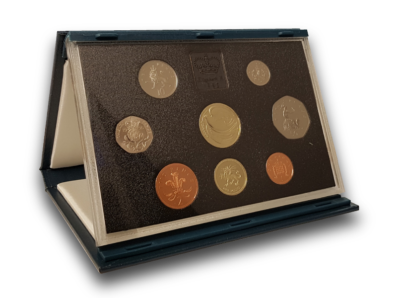 CoinParade's tweet photo. The 1995 Royal Mint Proof Set - Standard. Contains 8 coins including the Peace Dove £2 and the Dragon £1. Read more at https://t.co/4iuW82656C https://t.co/NeQzaQZGnu